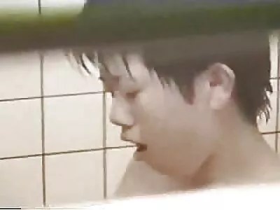Casal quero ver um filme de sexo brasileiro se divertindo para a câmera
