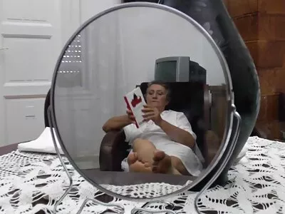 Uma vagabunda está agarrando quero ver vídeo de pornô brasileiro seu traseiro