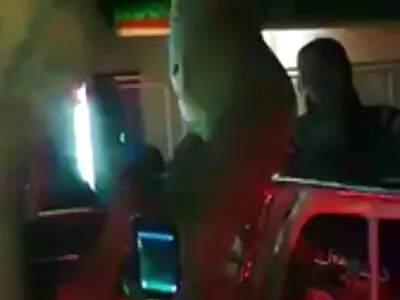 Fodendo com um motorista Black Uber para uma quero ver um filme pornô brasileiro carona no carro dele