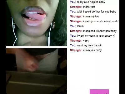 O bebê ver um vídeo pornô brasileiro chupa um pau grande e faz um boquete profundo