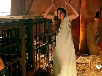 Gata de óculos quero ver um filme pornô brasileiro no meu pau