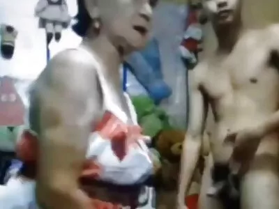 Tão linda morena esposa Milf prefere essas coisas no ver video porno brasileiro domingo do que ir à igreja