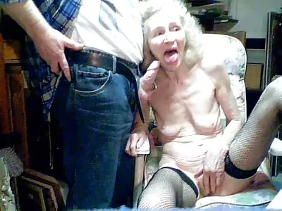 Garota quero ver filme pornô de mulher brasileira safada está chupando um pau