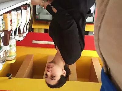 Rapariga loira acariciando um ver vídeo pornô de mulher brasileira pau
