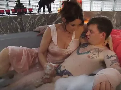 Garota gostosa faz quero ver vídeo de sexo pornô brasileiro chupada e fica gozada na boca