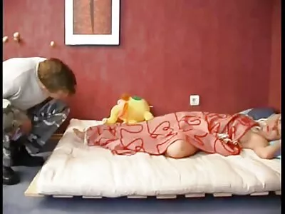 Jovem latina dá uma chupada e leva quero ver um vídeo pornô brasileiro uma carga na cara
