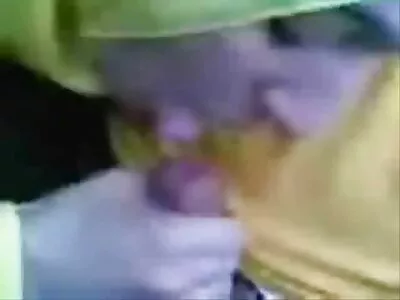 Jovem loira gostosa quero ver vídeo pornô com mulher brasileira chupando pau