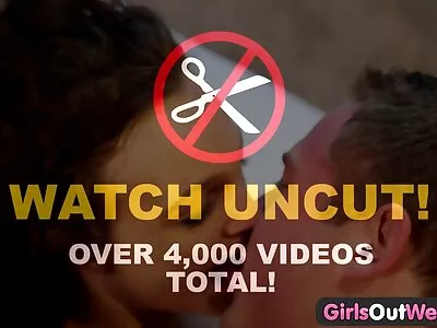 Loira de 18 anos está chupando pau ver video de porno brasileiro