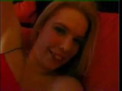 Morena adorável quero ver filme pornô brasileiro brincando com um pau